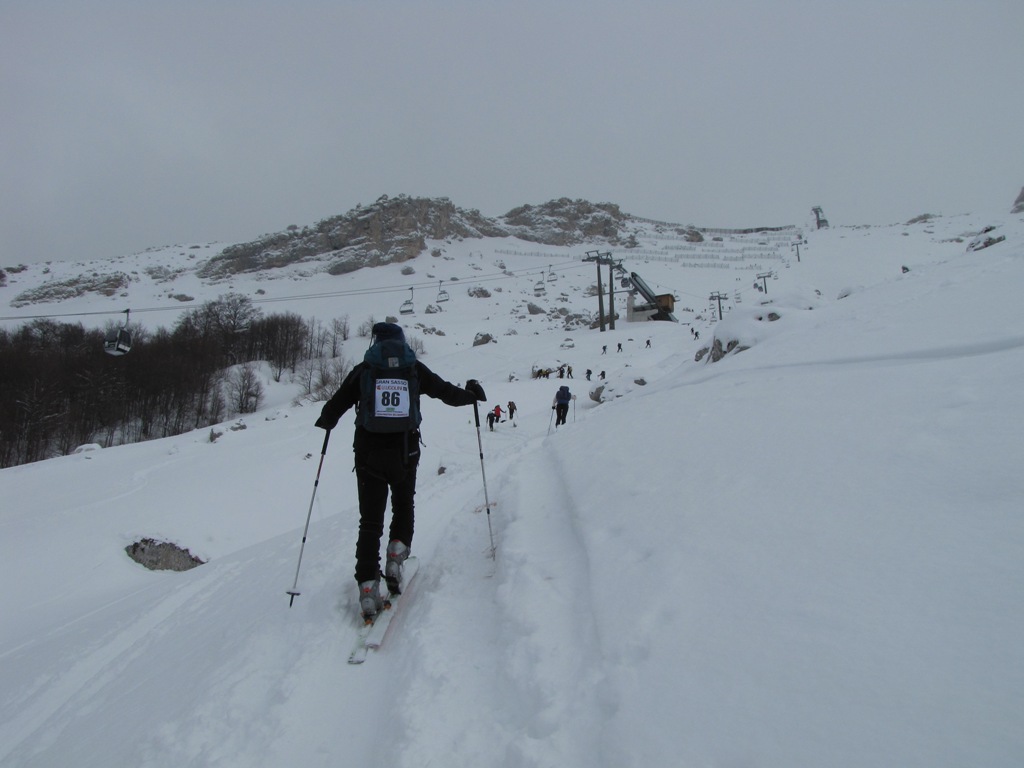 La traversata alta del Gran Sasso (da lontano)